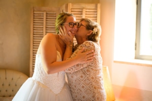 Mariage, mère de la mariée, image touchante